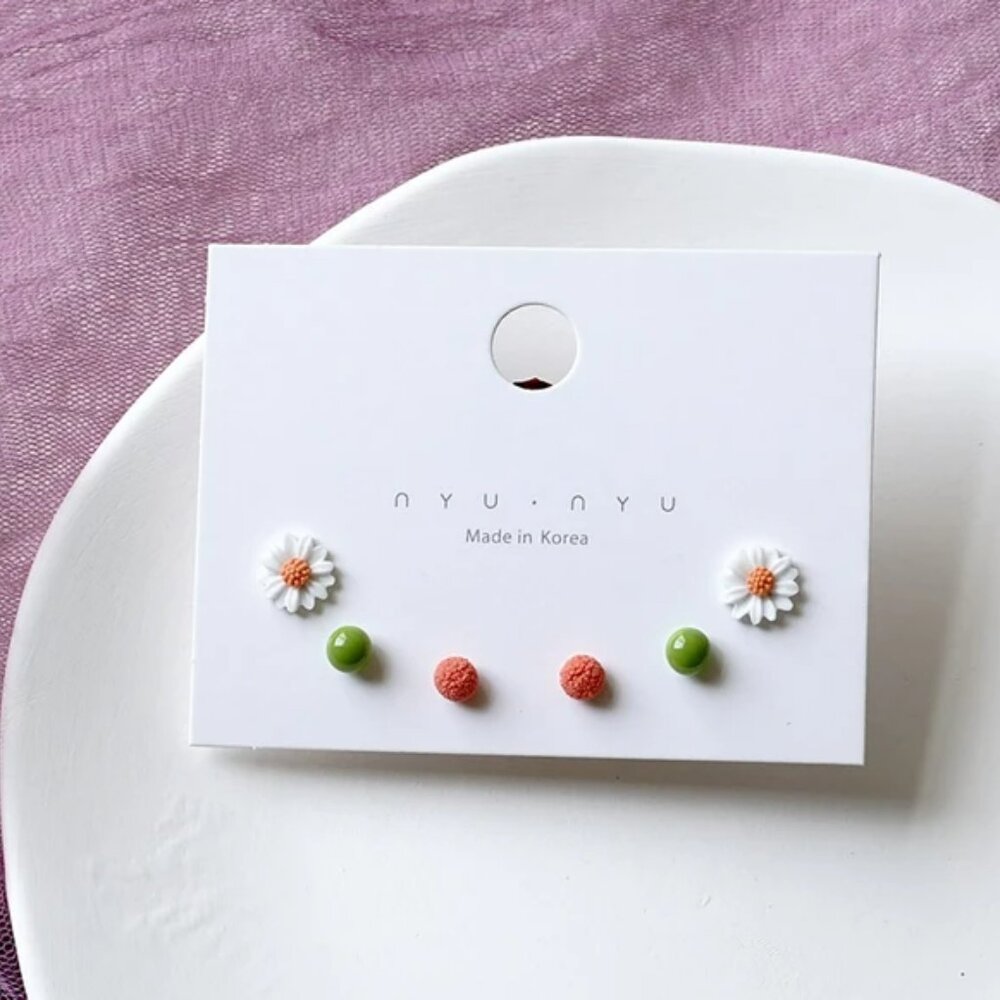 Coral & Green White Daisy Flower Stud Earring Set